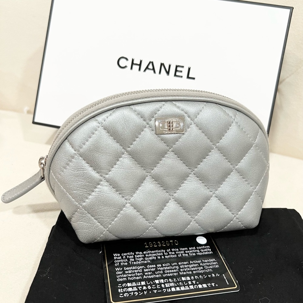 🔥🔥LiKe new Chanel Reissue Metallic Silver cosmetic Bag - Picture 1 of 9